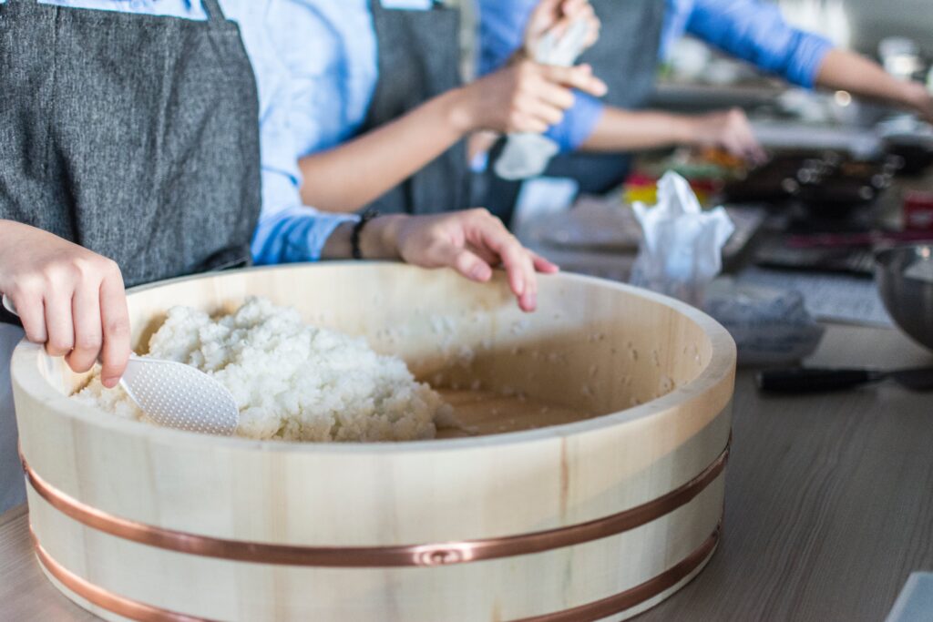 ご飯を一合だけ炊くならレンジですぐできる!方法や注意点を紹介! | めぐぶろぐ
